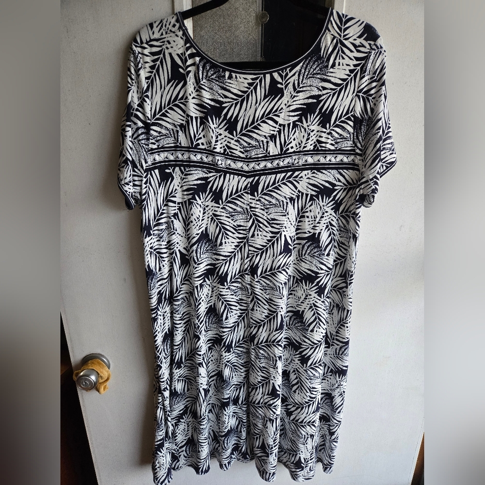 Max Studio Navy and White Leaf Pattern Tunic Dres… - image 7